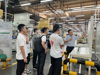 清華大學研學團到訪舍弗勒南京工廠參觀交流，深化技術合作與人才培養